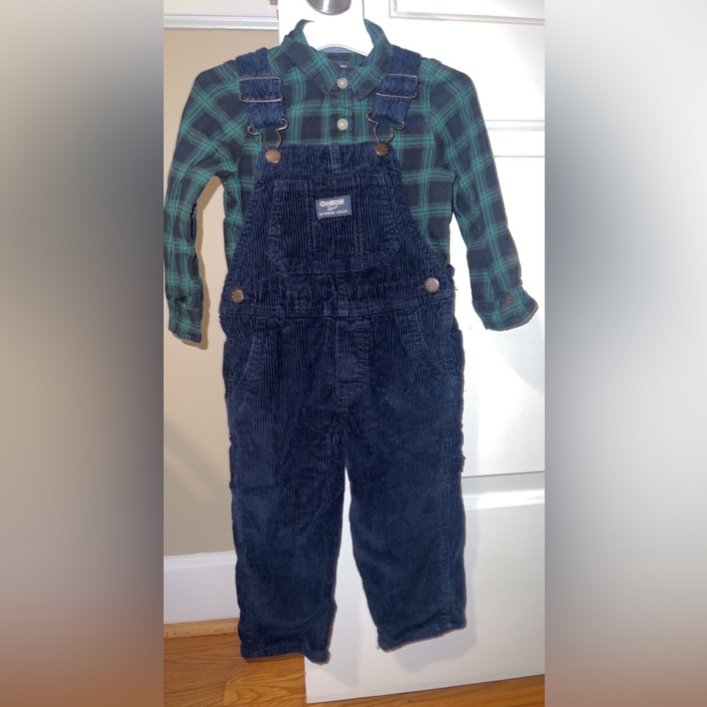Preowned. Worn like three times. Has a little stain on selvee. Great for fall.